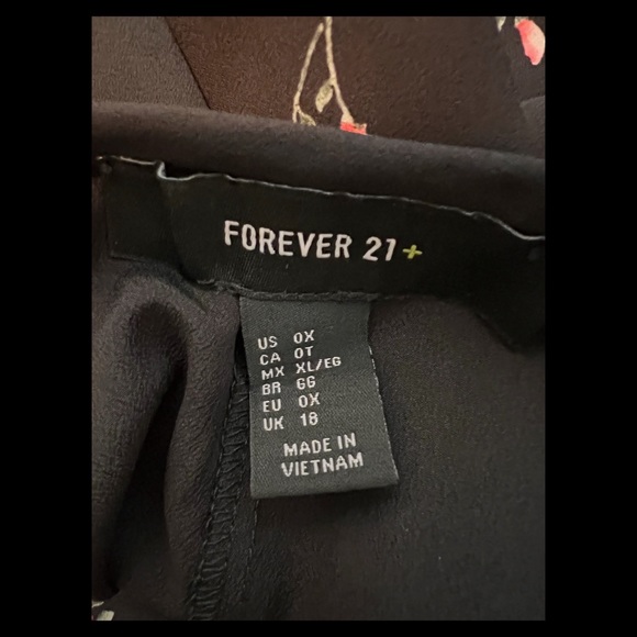 FOREVER 21+ WHITE AND BLACK POLKA DOT SKATER SKIRT SIZE 0X NWT - Picture 3 of 4